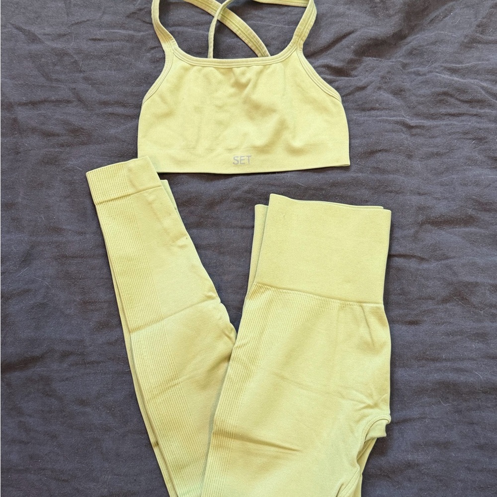 SET Active green Sports Bra and Leggings